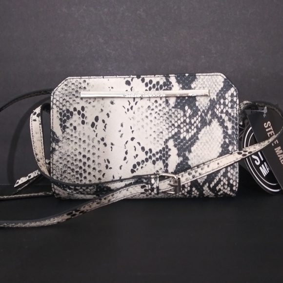 Steve Madden Handbags - NWT STEVE MADDEN MINI CROSSBODY WALLET COMPARTMENT